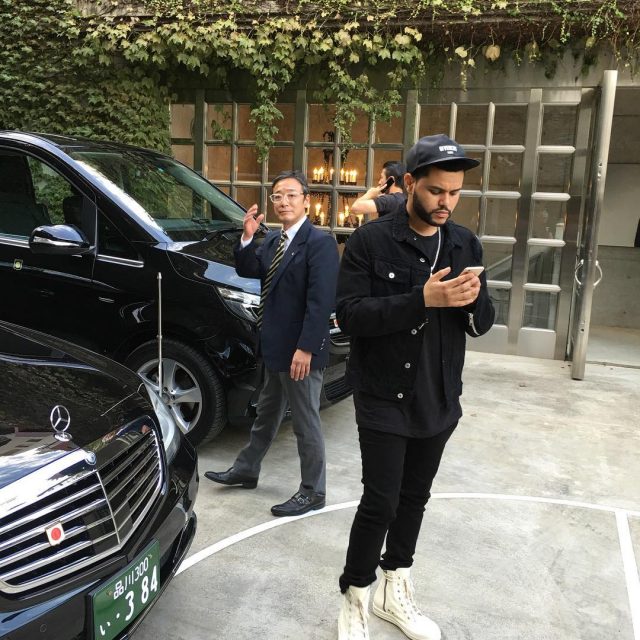 The-Weeknd- outfit Givenchy Rick-Owens-Sneakers